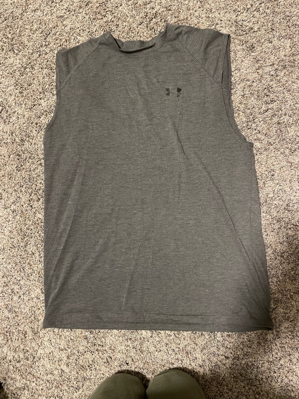 Under Armour Men’s Sleeveless Performance Tank in Charcoal Gray
